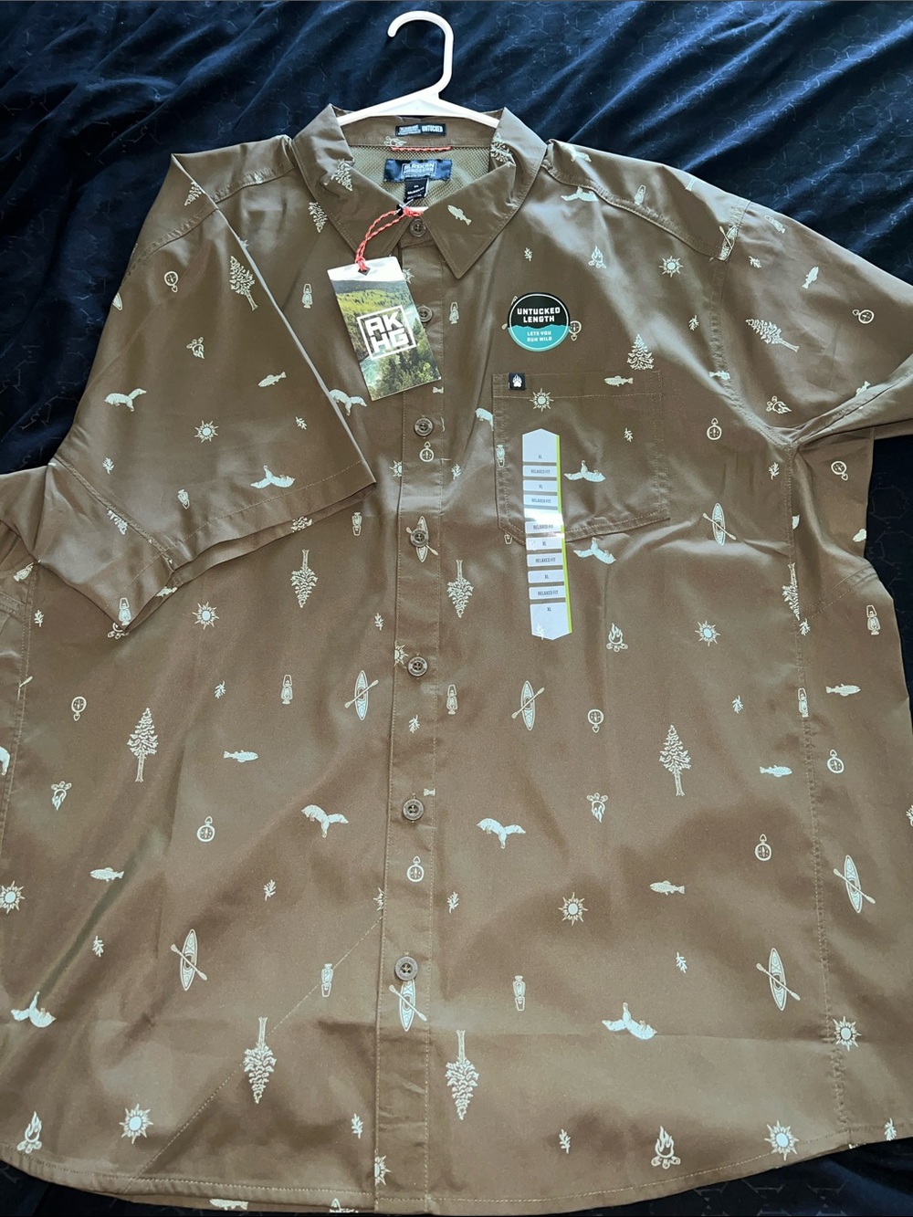 Green Short-Sleeve Button-Up Shirt with Outdoor Motif